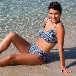 Adjustable bikini top