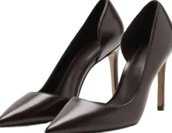 Asymmetrical heeled shoes