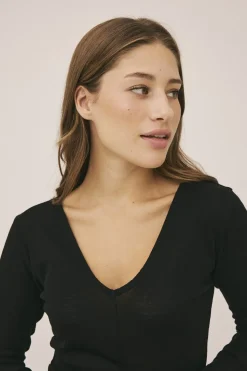 Cilla 16 V-halset bluse - 100% merino wool RWS