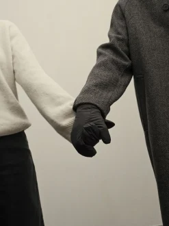 Day GW RE-No Rain Mittens