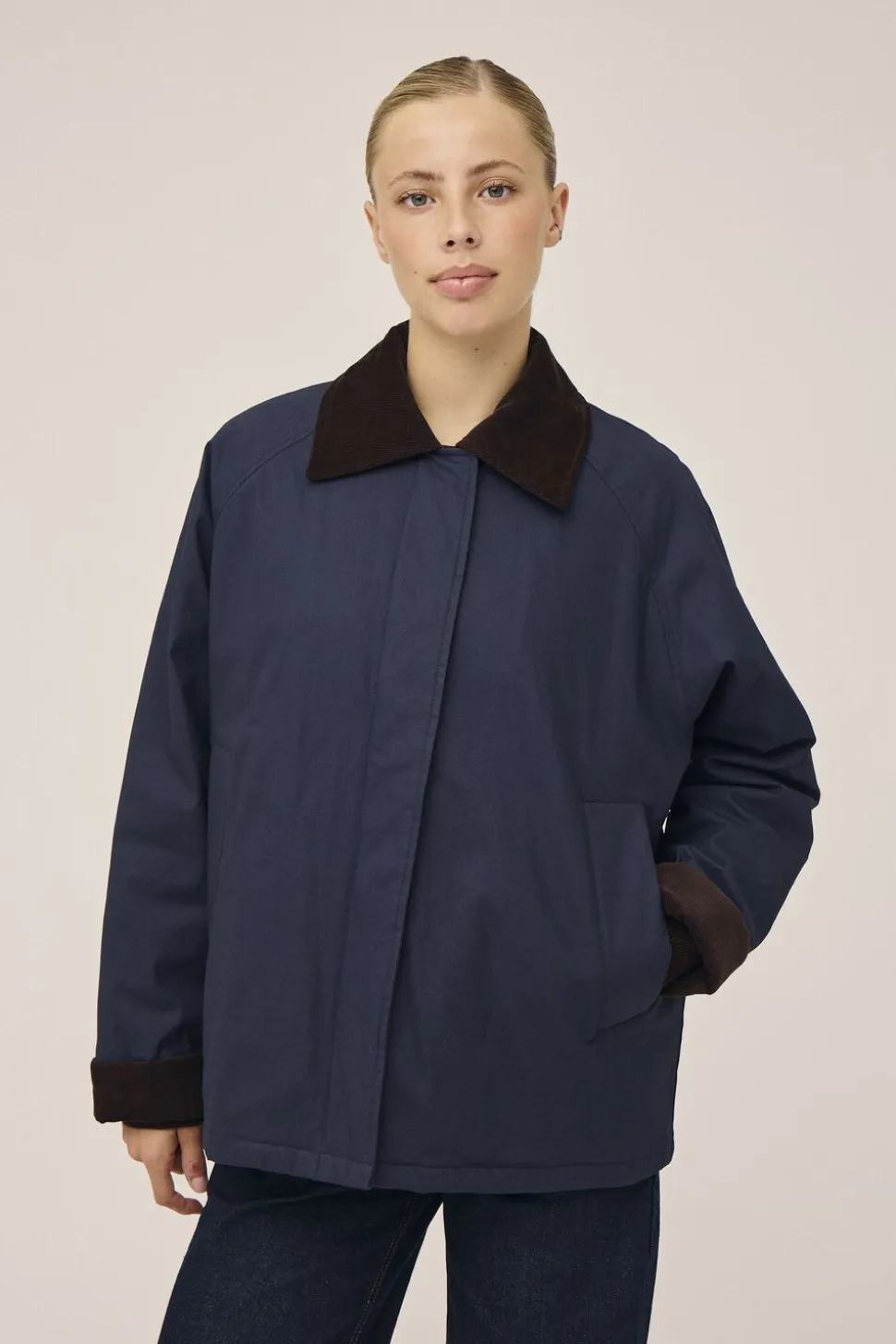 Emmy 4 coated jakke med fløjlskanter - GRS