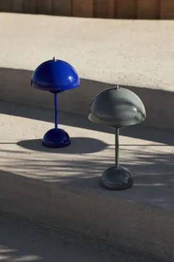 Flowerpot Portable Lamp VP9, Cobalt Blue, Magnetic Charger