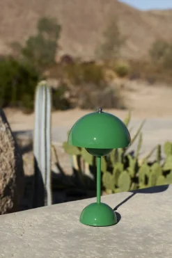 Flowerpot Portable Lamp VP9, Magnetic Charger