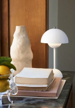 Flowerpot Portable Lamp VP9, Magnetic Charger