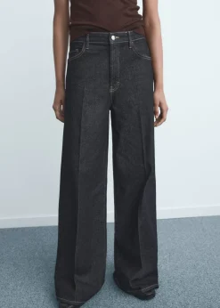 High-waisted wide-leg jeans