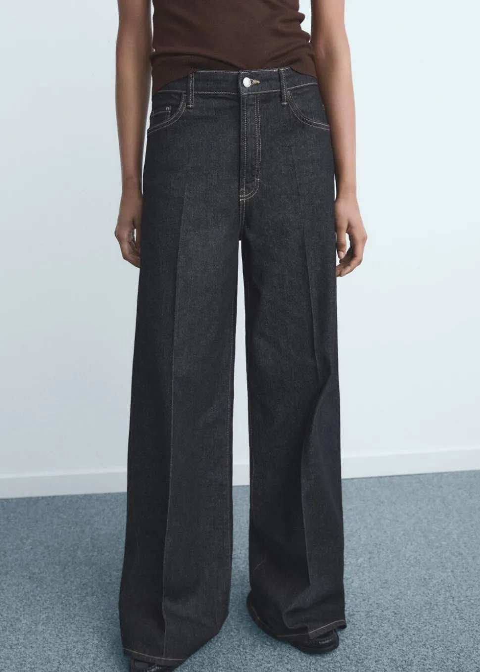 High-waisted wide-leg jeans