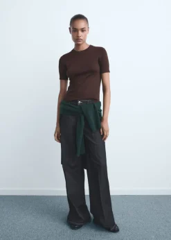 High-waisted wide-leg jeans