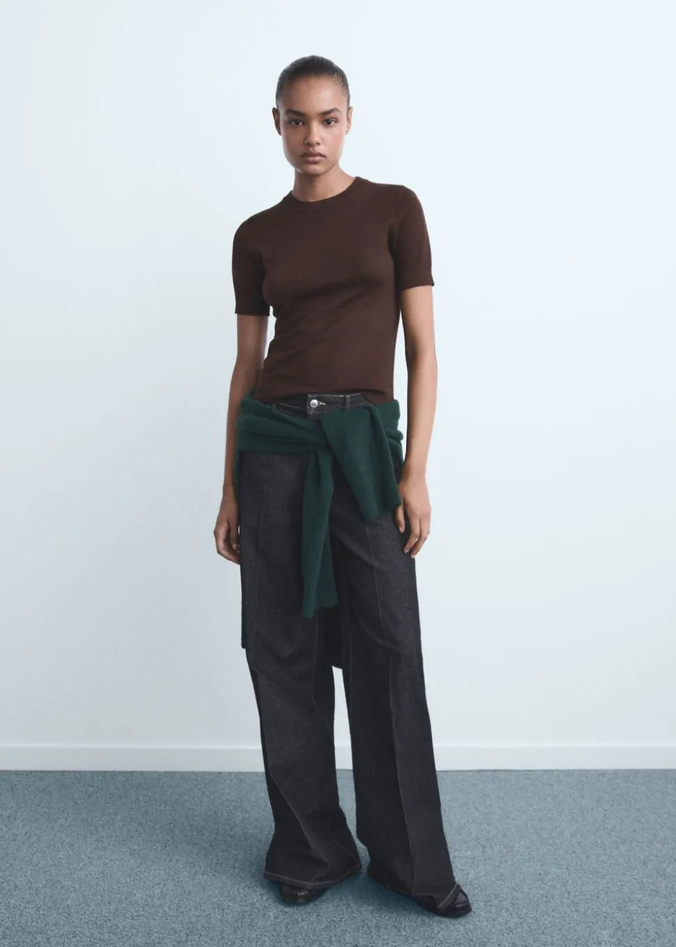 High-waisted wide-leg jeans