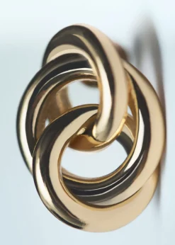 Intertwined hoop earrings