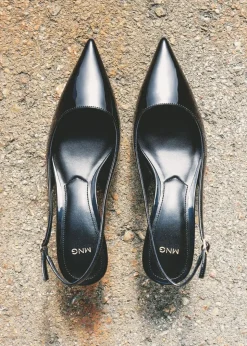 Kitten-heel patent leather shoes