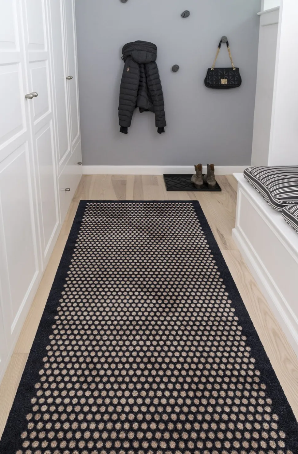 Løber 90x200 cm, dot sort/sand