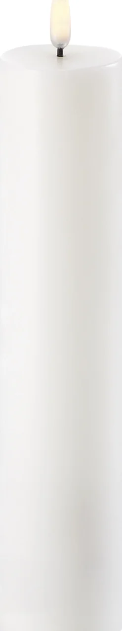 LED Pillar Candle - Nordic White - 4,8 x 22 cm