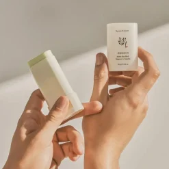 Matte Sun Stick : Mugwort + Camelia