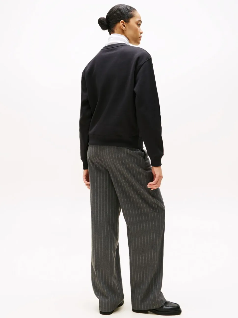 MDRN REG CORP LOGO C-NK SWTSHRT