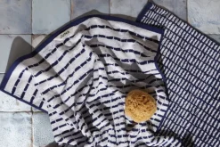 Nuance Håndklæde 70x140 cm mørk blå/hvid