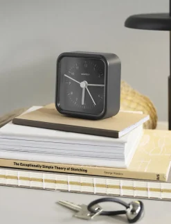 Okiru vækkeur black