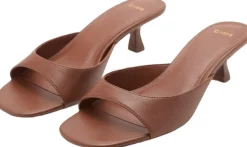 Patent leather effect heeled sandal