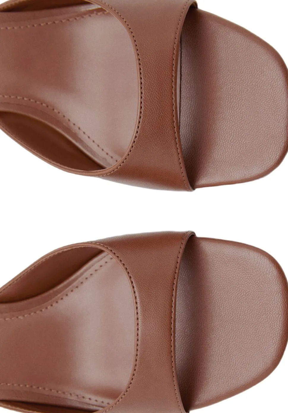 Patent leather effect heeled sandal