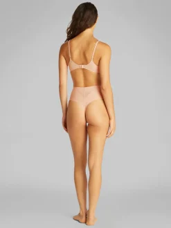 SCULPTED FIRM MESH THONG
