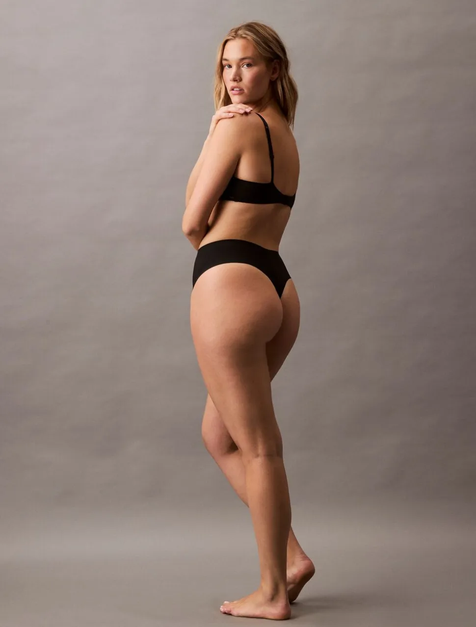 SCULPTED FIRM MESH THONG