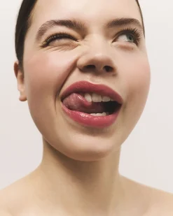 Skin Glow Tinted Beauty Balm highlighter