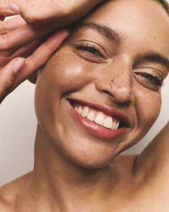 Skin Glow Tinted Beauty Balm highlighter